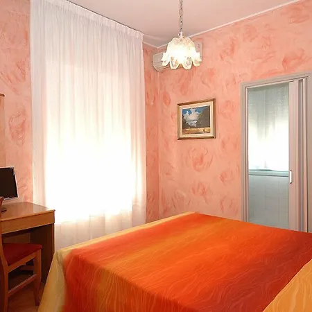 Primavera Hotel 2*