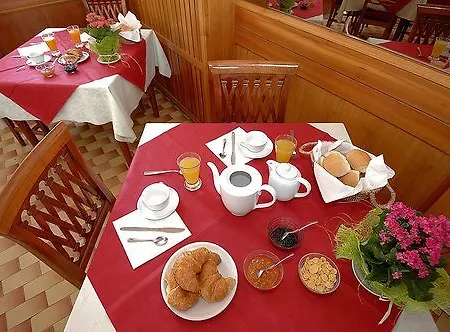 Primavera Hotel 2*