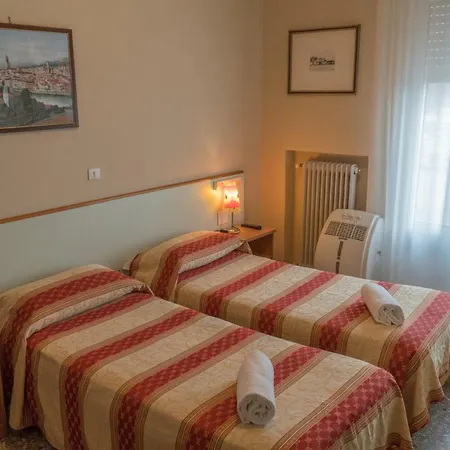 Primavera Hotel 2*
